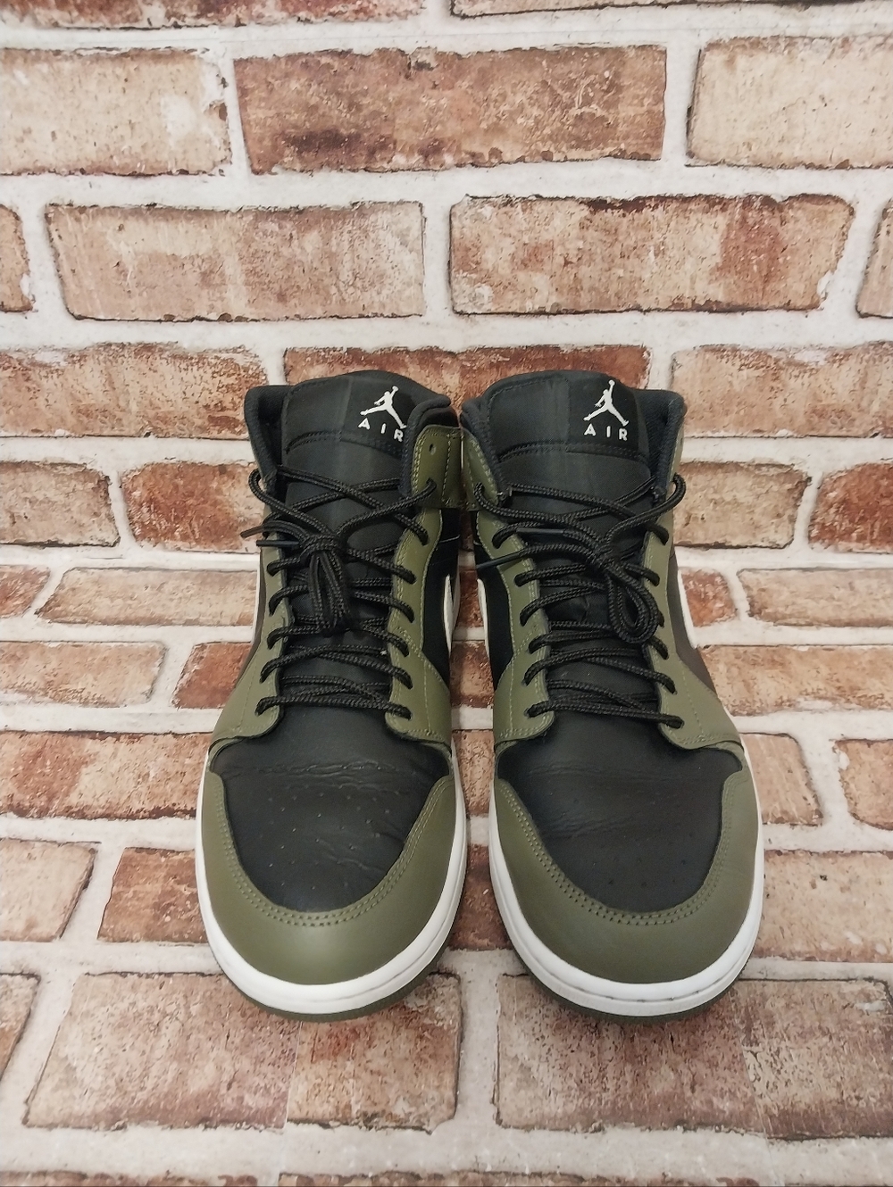 Pre-owned 2024 Jordan 1 Mid - Picture 3 of 11